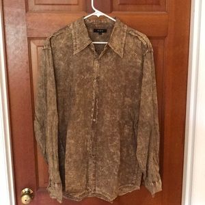 Men’s Large IZ IT U button down shirt.